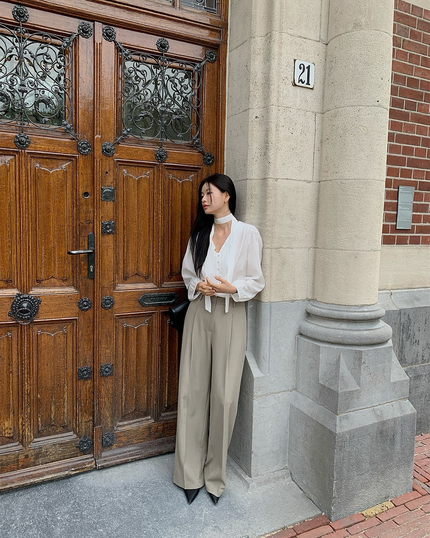 5 món thời trang công sở tôn dáng rất hiệu quả, mặc lên trông vừa cao ráo vừa thon gọn- Ảnh 6. 5 món thời trang công sở tôn dáng rất hiệu quả, mặc lên trông vừa cao ráo vừa thon gọn- Ảnh 6.