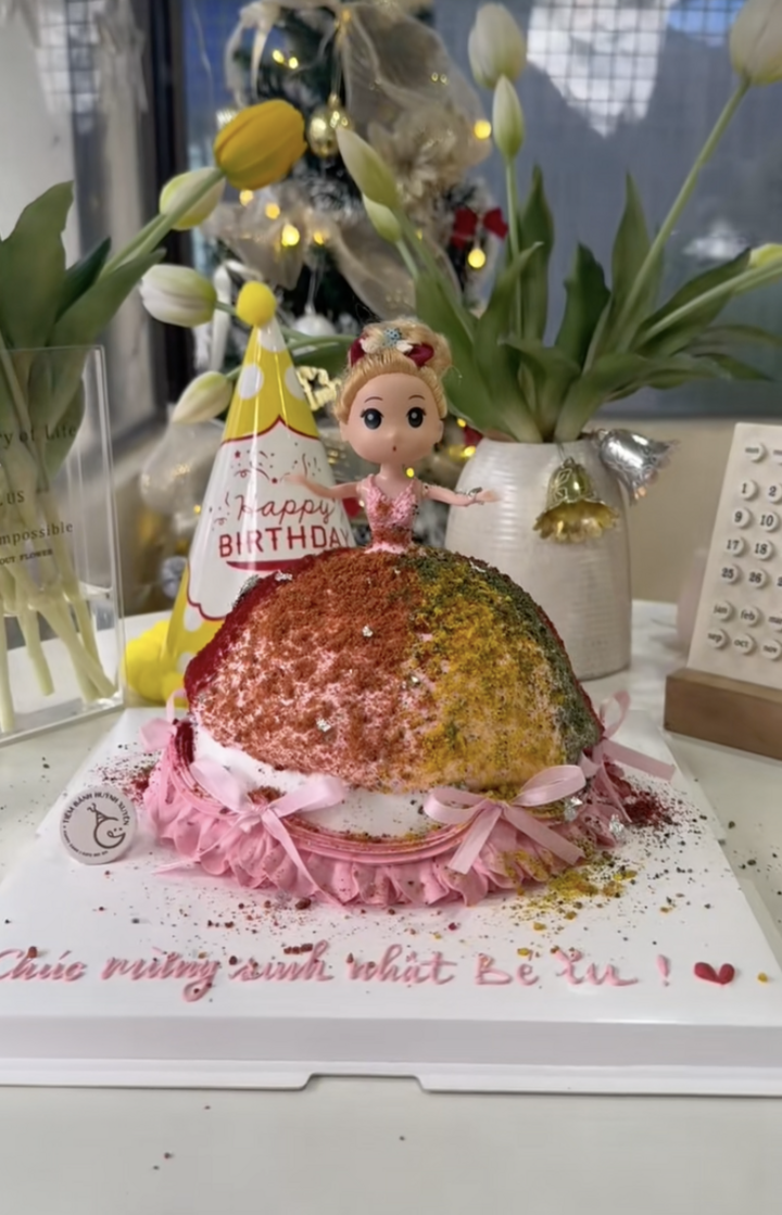 Kịch t&iacute;nh như "mở t&uacute;i m&ugrave;", trend b&aacute;nh kem chảy v&aacute;y c&ocirc;ng ch&uacute;a g&acirc;y sốt TikTok- Ảnh 5.