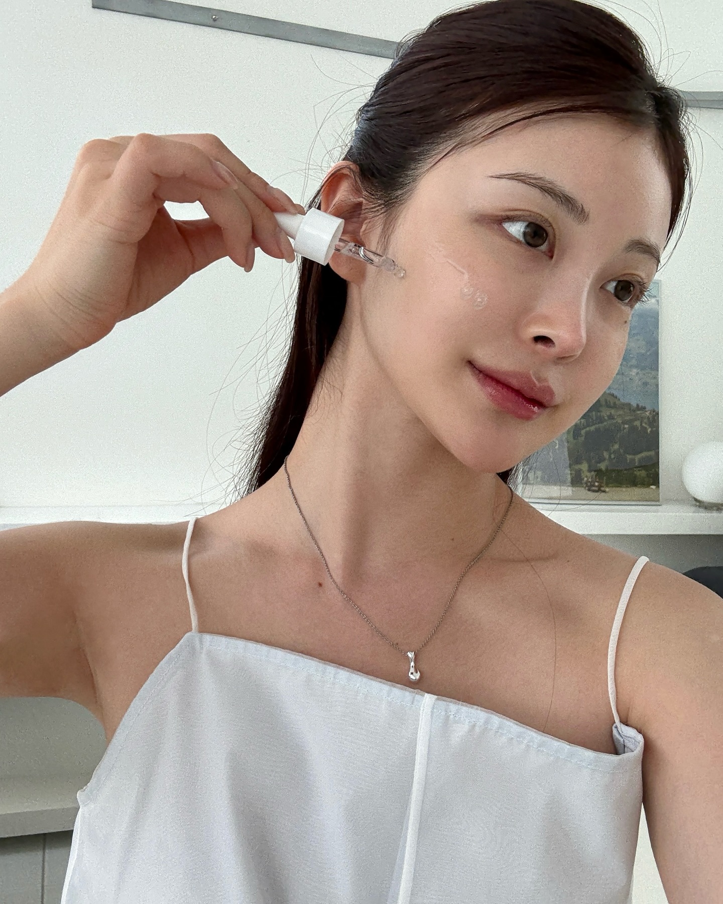 V&igrave; sao nhất định phải c&oacute; serum trong quy tr&igrave;nh chăm s&oacute;c da, đặc biệt l&agrave; khi chống l&atilde;o h&oacute;a?- Ảnh 1.