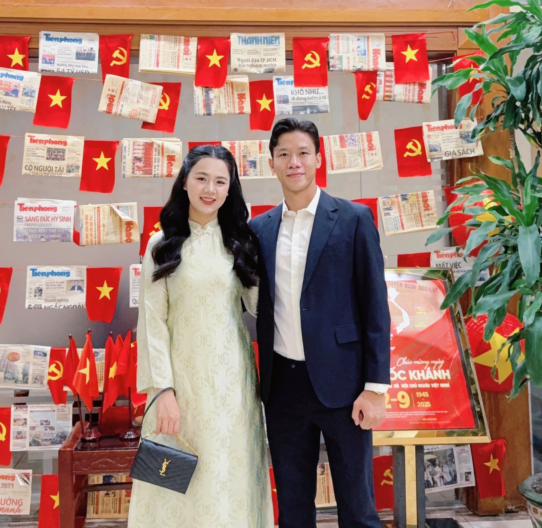 Sau 8 năm, l&yacute; do cả đội U23 Việt Nam lỡ hẹn đ&aacute;m cưới Quế Ngọc Hải v&agrave; Hoa kh&ocirc;i ĐH Vinh mới h&eacute; lộ- Ảnh 1.