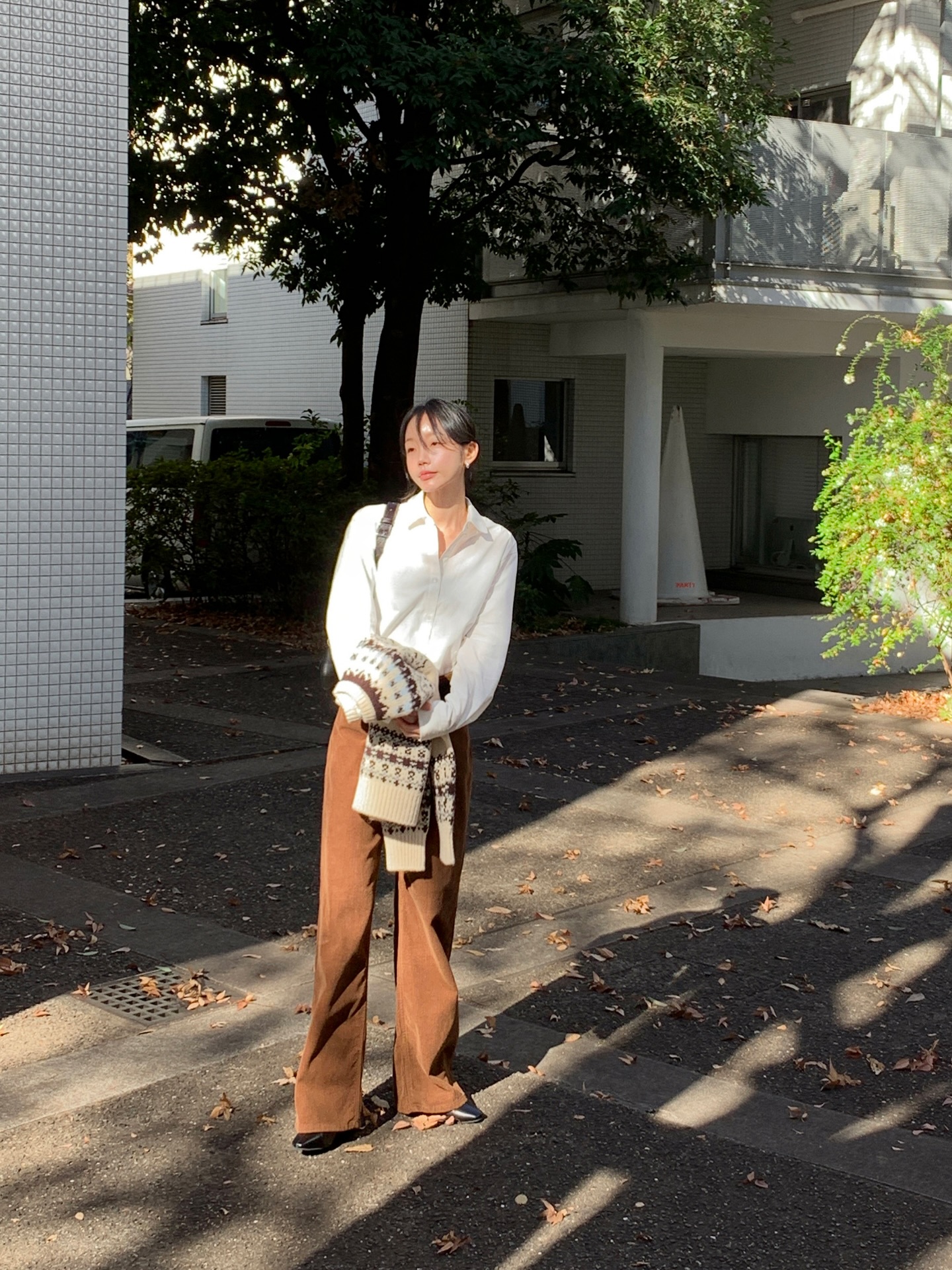 Kh&ocirc;ng chỉ mỗi quần jeans mới hack tuổi, 4 item n&agrave;y cũng trẻ h&oacute;a phong c&aacute;ch cực tốt- Ảnh 4.