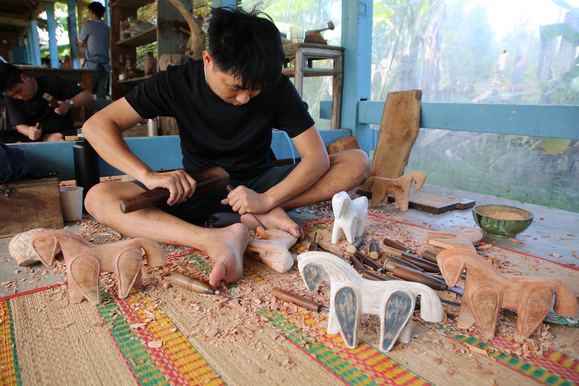 Cận cảnh "b&aacute;u vật" bất ngờ lộ diện từ những c&agrave;nh củi kh&ocirc; dạt v&agrave;o bờ biển Hội An sau mưa lũ- Ảnh 4.