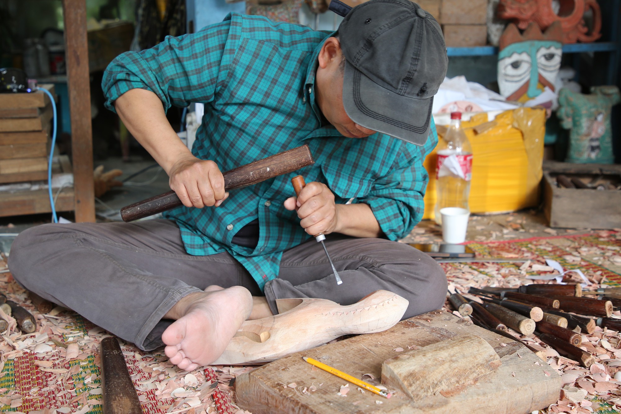 Cận cảnh "b&aacute;u vật" bất ngờ lộ diện từ những c&agrave;nh củi kh&ocirc; dạt v&agrave;o bờ biển Hội An sau mưa lũ- Ảnh 3.