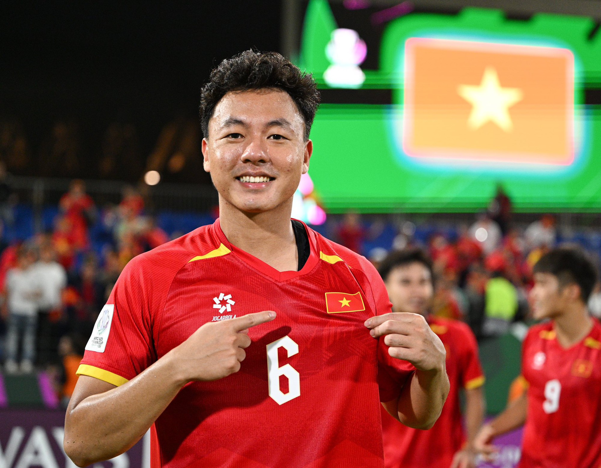 Tuyển thủ U23 Việt Nam chấn thương, rời s&acirc;n bằng c&aacute;ng ngay khi về từ U23 ch&acirc;u &Aacute;, c&aacute;c đồng đội lo lắng hỏi thăm- Ảnh 3.