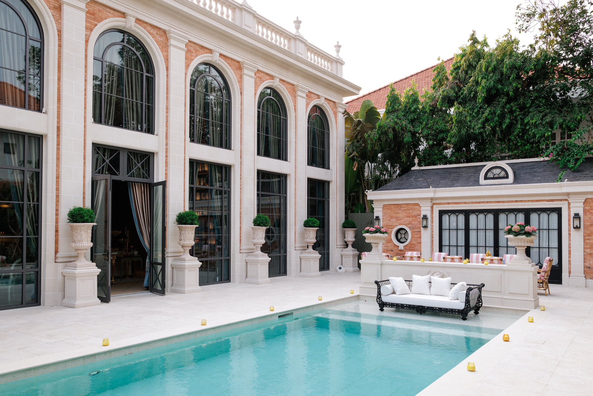 Biệt thự triệu đ&ocirc; ở TP.HCM của Th&aacute;i C&ocirc;ng bị ch&ecirc; 