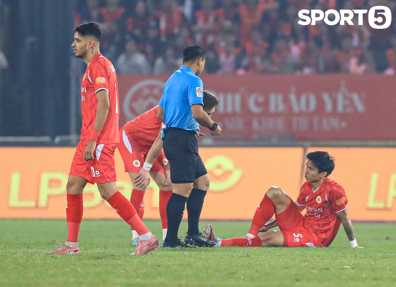 Đo&agrave;n Văn Hậu lại chấn thương, Do&atilde;n Hải My lập tức cập nhật t&igrave;nh h&igrave;nh, c&ograve;n trao nụ h&ocirc;n ngọt ng&agrave;o giữa ng&agrave;n kh&aacute;n giả- Ảnh 2.