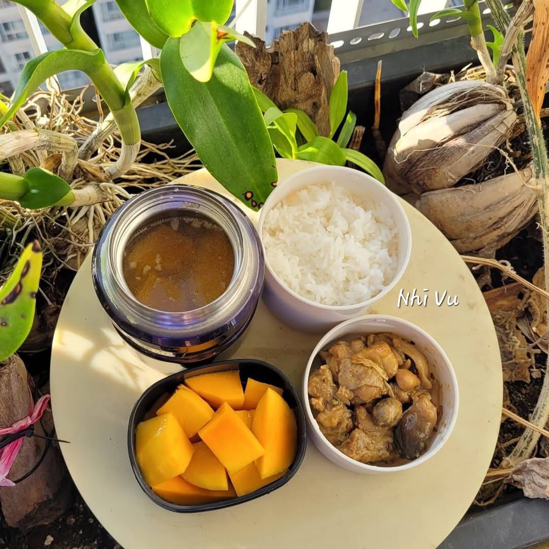 Mẹ TP HCM ph&aacute;t động &ldquo;chiến dịch nấu cơm 15 ph&uacute;t mỗi s&aacute;ng&rdquo; cho con mang đi học, phản ứng của b&eacute; g&aacute;i khiến mẹ ngỡ ng&agrave;ng- Ảnh 18.