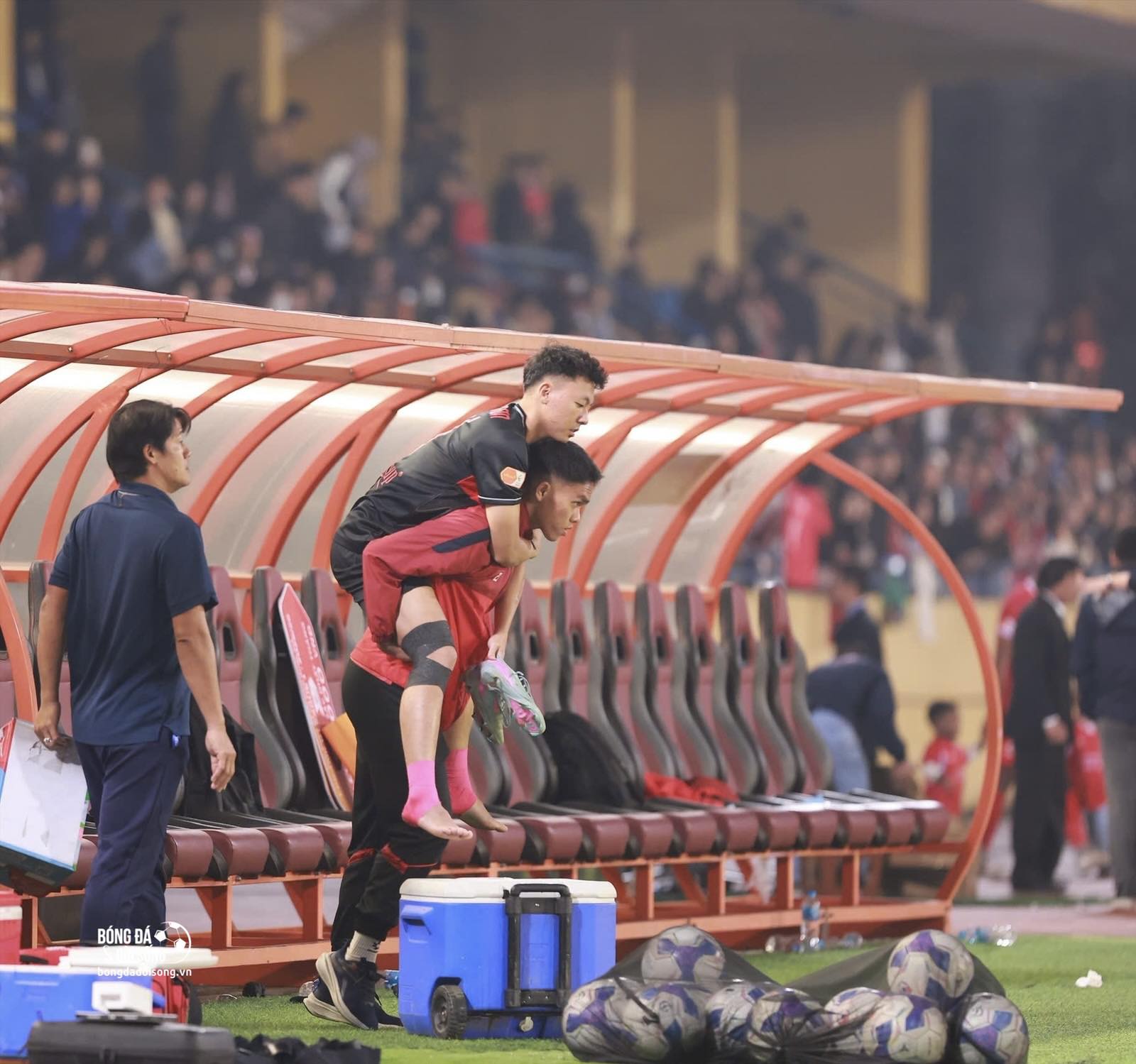 Th&ocirc;ng tin mới nhất về t&igrave;nh h&igrave;nh chấn thương của tiền vệ Th&aacute;i Sơn U23 Việt Nam- Ảnh 1.