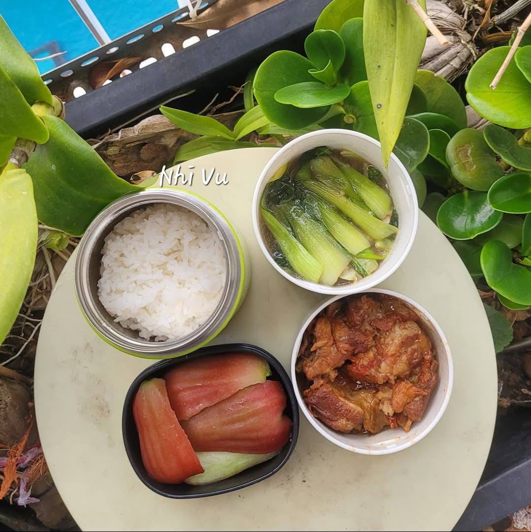 Mẹ TP HCM ph&aacute;t động &ldquo;chiến dịch nấu cơm 15 ph&uacute;t mỗi s&aacute;ng&rdquo; cho con mang đi học, phản ứng của b&eacute; g&aacute;i khiến mẹ ngỡ ng&agrave;ng- Ảnh 11.