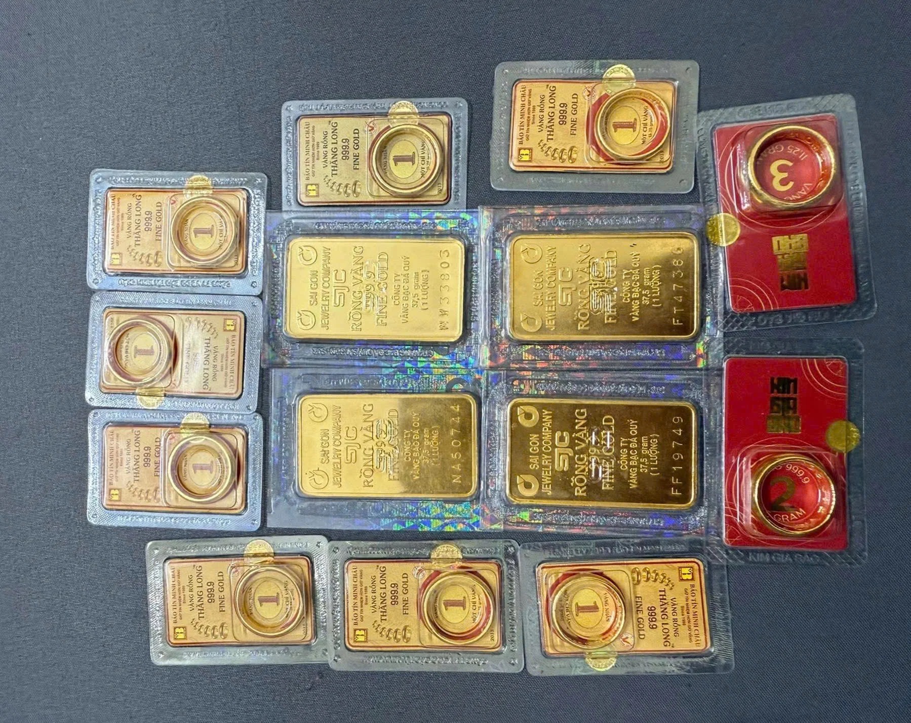 Sợ kh&ocirc;ng mua nhanh th&igrave; v&agrave;ng l&ecirc;n 200 triệu, người phụ nữ ở H&agrave; Nội r&uacute;t tiết kiệm đu đỉnh, lỗ đậm sau 2 ng&agrave;y- Ảnh 1.