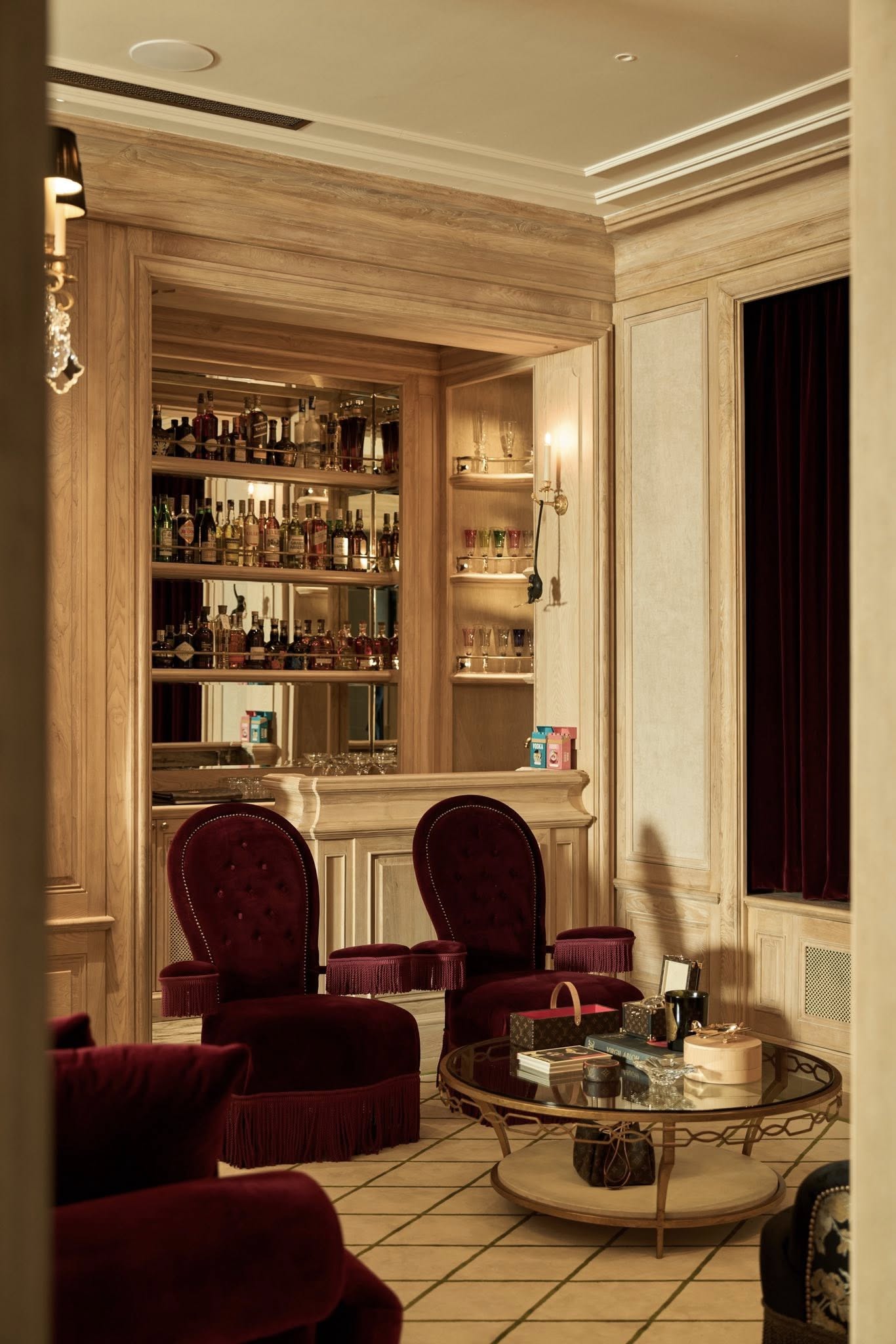 Biệt thự triệu đ&ocirc; ở TP.HCM của Th&aacute;i C&ocirc;ng bị ch&ecirc; 