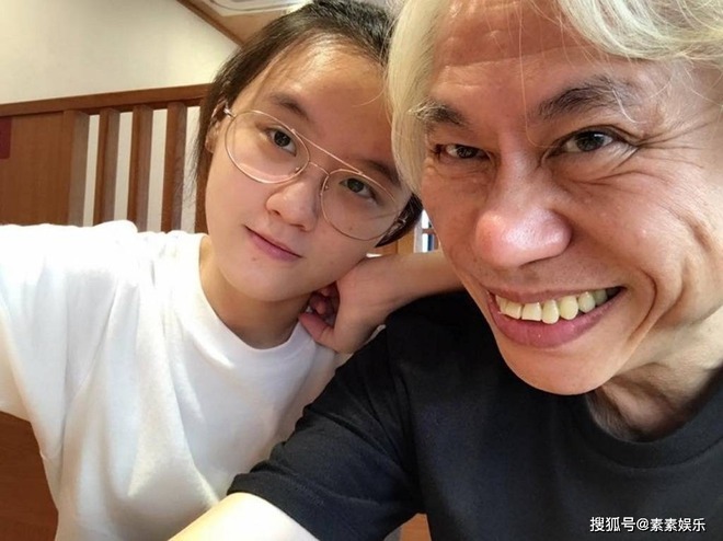 C&aacute;i kết của người vợ trẻ trong mối t&igrave;nh &ocirc;ng - ch&aacute;u g&acirc;y sốc showbiz: Đi&ecirc;n loạn, lang thang đầu đường x&oacute; chợ ăn xin- Ảnh 4.