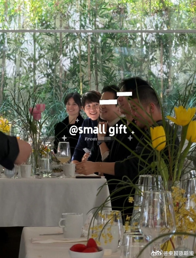 "T&oacute;m d&iacute;nh" Song Joong Ki v&agrave; vợ T&acirc;y hiếm hoi lộ diện, nhan sắc cam thường h&uacute;t hơn 40 triệu lượt xem- Ảnh 3.