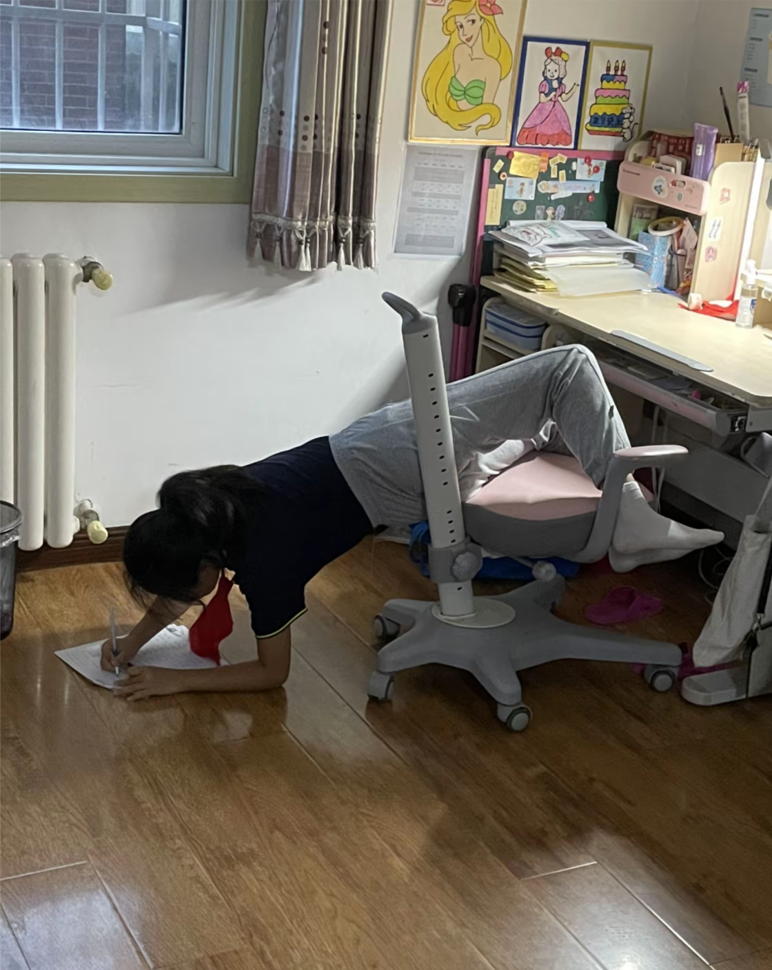 Bộ sưu tập tư thế l&agrave;m b&agrave;i tập của học sinh tiểu học: Nh&igrave;n th&ocirc;i đ&atilde; thấy "tức c&aacute;i lồng ngực"!- Ảnh 8.