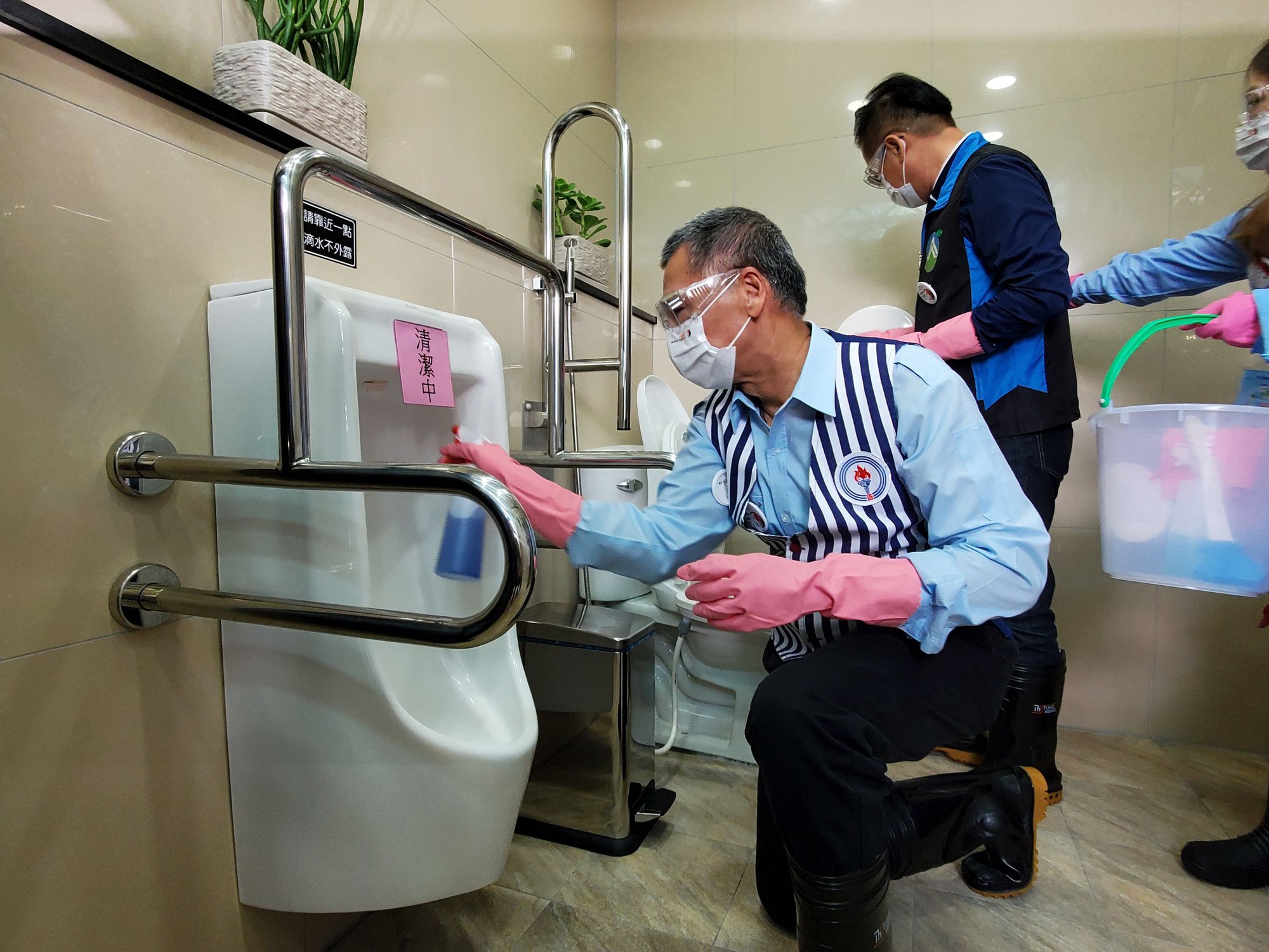 Kh&aacute;ch Việt trầm trồ khi bước v&agrave;o nh&agrave; sinh c&ocirc;ng cộng ở Đ&agrave;i Loan, nhận x&eacute;t: 