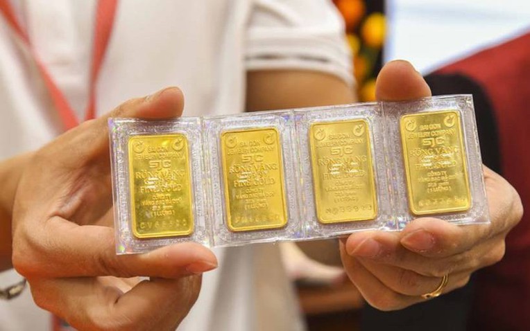 Gi&aacute; v&agrave;ng giảm thủng đ&aacute;y, nh&agrave; v&agrave;ng th&ocirc;ng b&aacute;o ngừng b&aacute;n v&igrave; qu&aacute; tải!- Ảnh 1.