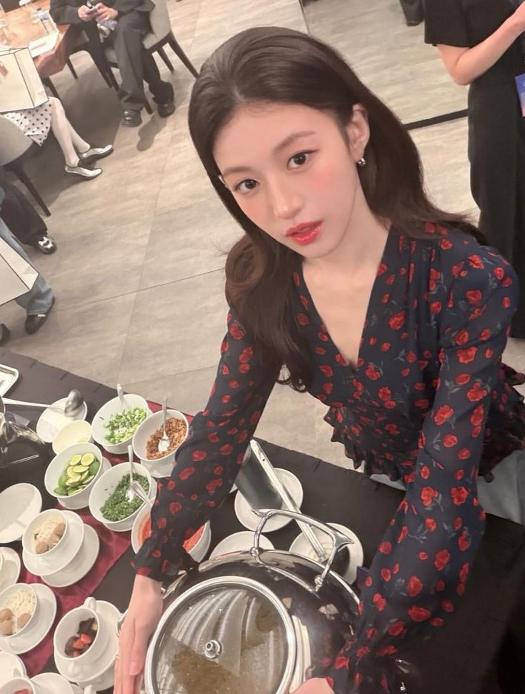 Người tình của Kim Seon Ho dáng thon, cổ thiên nga nhờ nguyên tắc giữ dáng đơn giản- Ảnh 5.