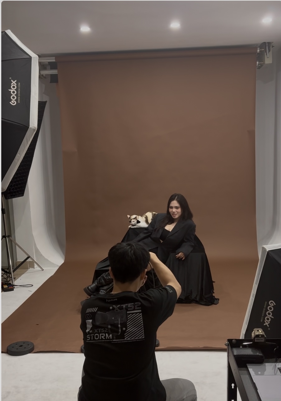 Dẫn th&uacute; cưng đến studio chuy&ecirc;n nghiệp, chụp ảnh ch&acirc;n dung ăn Tết: Dịch vụ đang hot, gi&aacute; cả ra sao?- Ảnh 16.