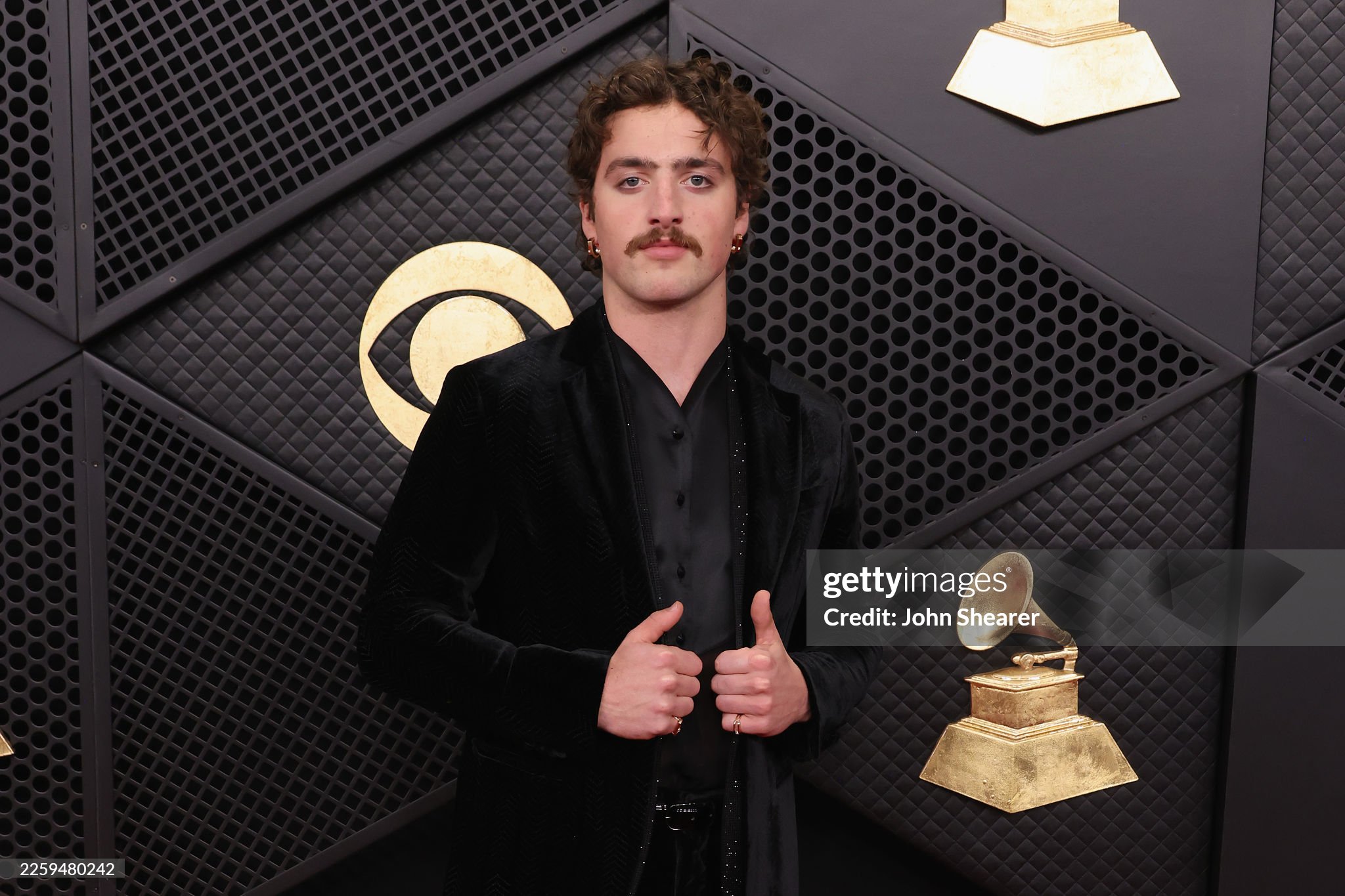 View - Siêu thảm đỏ Grammy 2026: Cả thế giới "nín thở" khi Rosé xuất hiện, Justin Bieber "cải lão hoàn đồng" cả chục tuổi