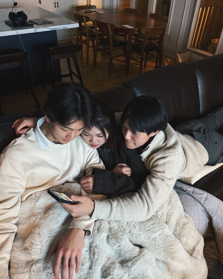 Tưởng l&agrave; khen ngợi, hiểu biết nhưng 3 h&agrave;nh vi n&agrave;y đang phơi b&agrave;y &ldquo;EQ thấp&rdquo;- Ảnh 1.