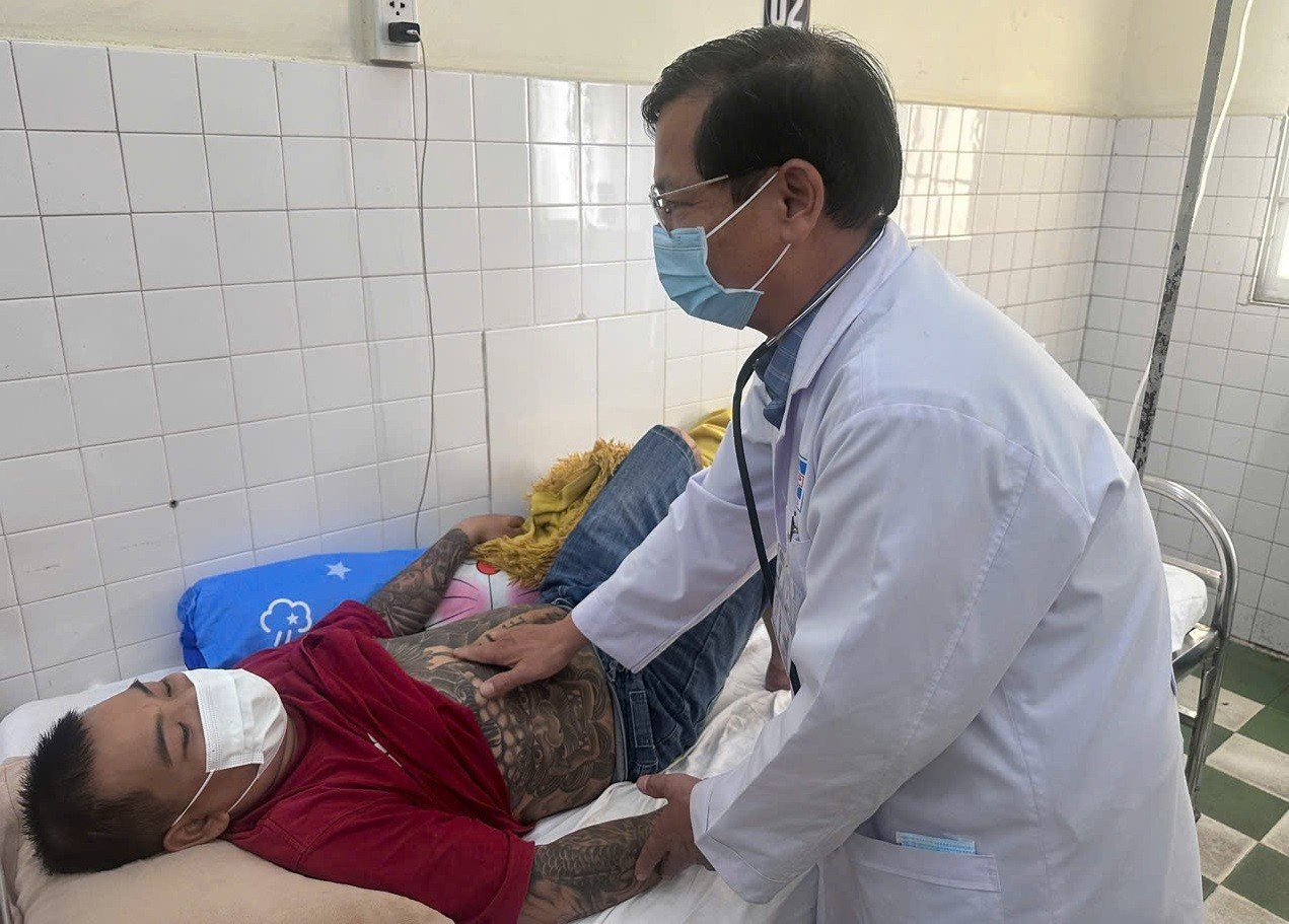 Vi&ecirc;m tụy cấp v&igrave; lịch nhậu tiệc tất ni&ecirc;n d&agrave;y đặc- Ảnh 1.