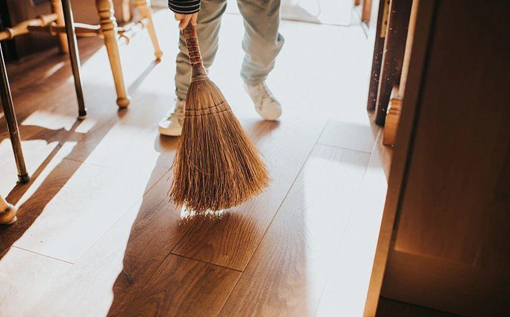 Dọn dẹp nh&agrave; đ&oacute;n Tết, b&eacute; g&aacute;i lớp 2 bị "ăn m&ograve;n 20 lỗ thủng" ở n&atilde;o- Ảnh 3.