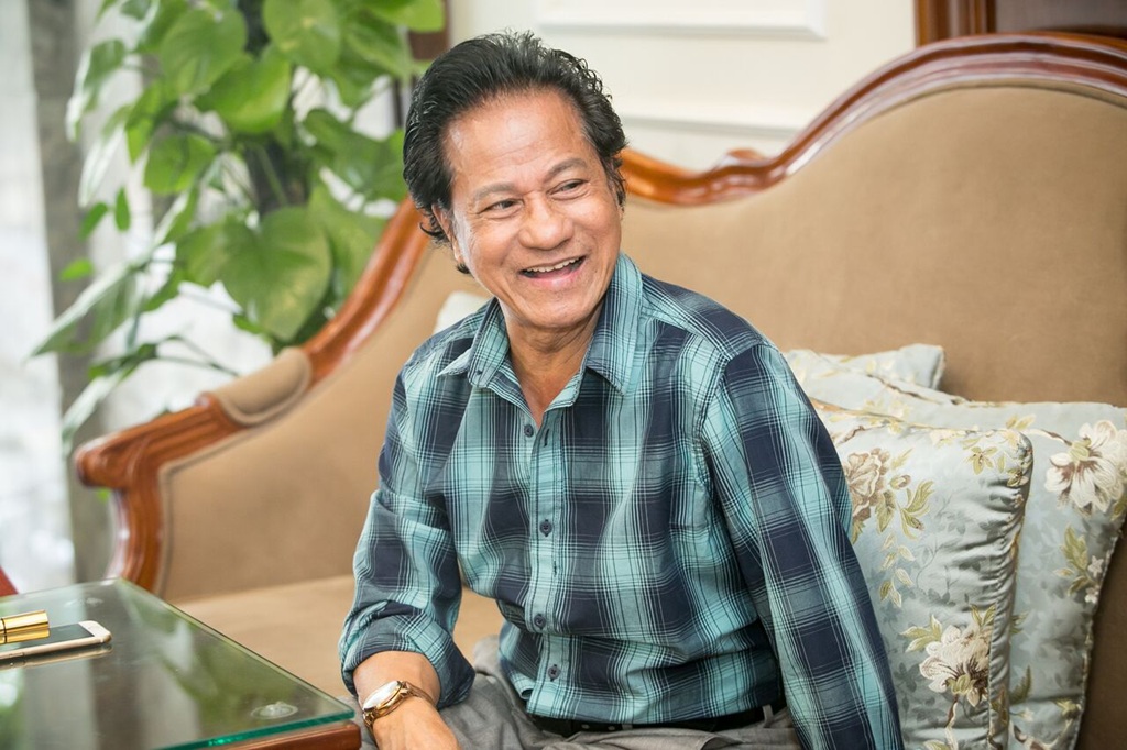 Nam ca sĩ 4 đời vợ, 14 con, kh&ocirc;ng nhớ hết c&oacute; bao nhi&ecirc;u ch&aacute;u: 84 tuổi vẫn đi show khắp thế giới- Ảnh 3.