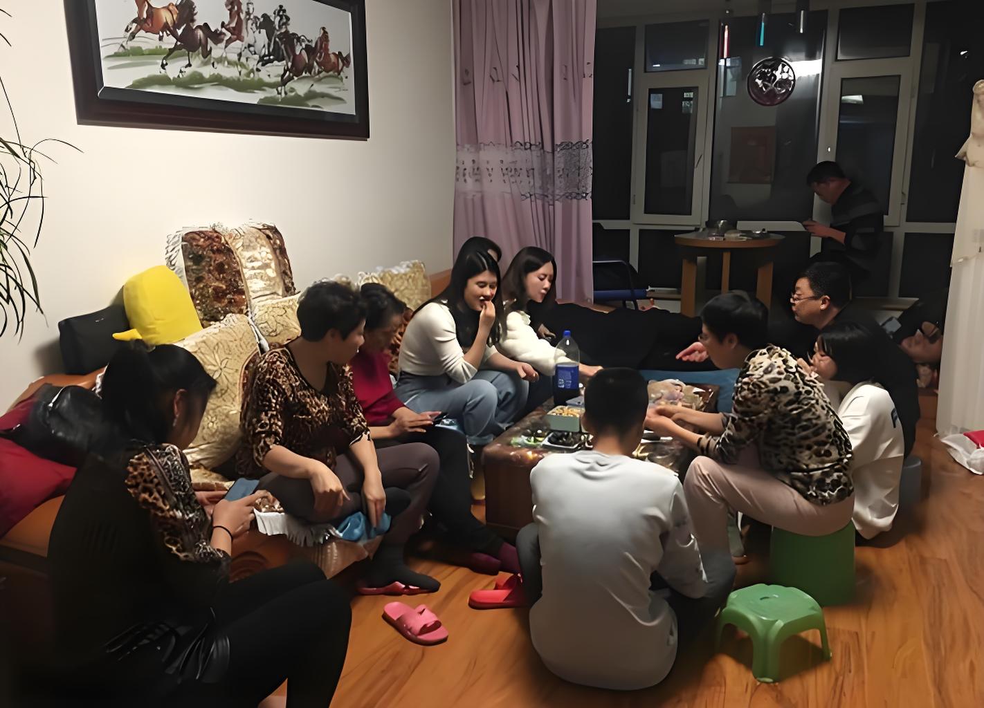 Một lần đi thăm họ h&agrave;ng khiến t&ocirc;i hiểu ra: Khi cha mẹ bớt quan t&acirc;m đến thể diện, con c&aacute;i sẽ hạnh ph&uacute;c hơn gấp bội- Ảnh 1.