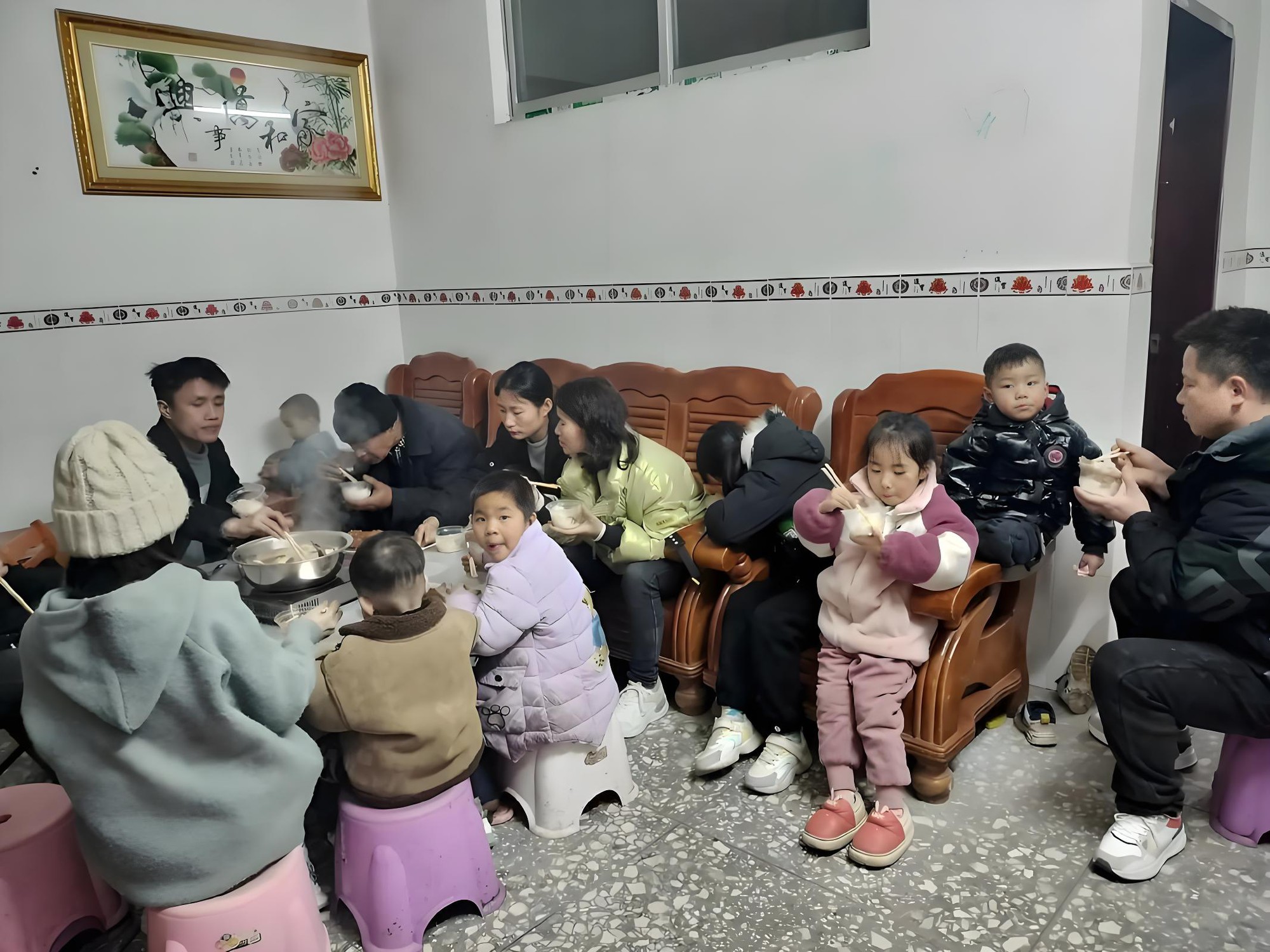 Một lần đi thăm họ h&agrave;ng khiến t&ocirc;i hiểu ra: Khi cha mẹ bớt quan t&acirc;m đến thể diện, con c&aacute;i sẽ hạnh ph&uacute;c hơn gấp bội- Ảnh 2.