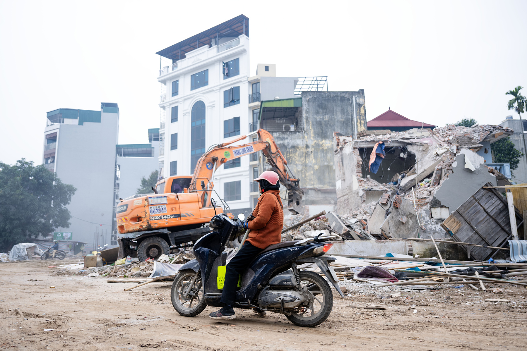 Toàn cảnh người dân Hà Nội tất bật bàn giao mặt bằng đoạn Vành đai 2,5 qua Cầu Giấy- Ảnh 5. Toàn cảnh người dân Hà Nội tất bật bàn giao mặt bằng đoạn Vành đai 2,5 qua Cầu Giấy- Ảnh 5.