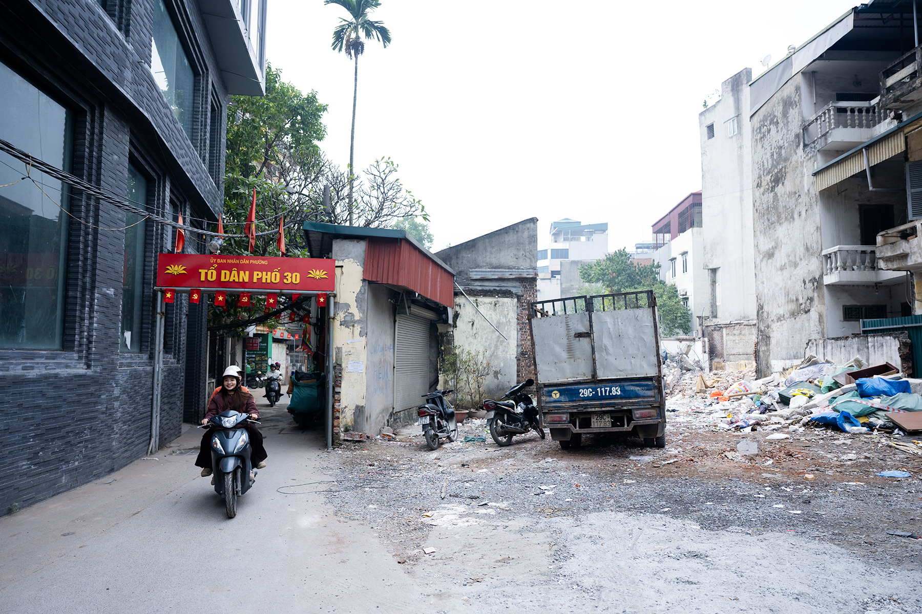 Toàn cảnh người dân Hà Nội tất bật bàn giao mặt bằng đoạn Vành đai 2,5 qua Cầu Giấy- Ảnh 20. Toàn cảnh người dân Hà Nội tất bật bàn giao mặt bằng đoạn Vành đai 2,5 qua Cầu Giấy- Ảnh 20.