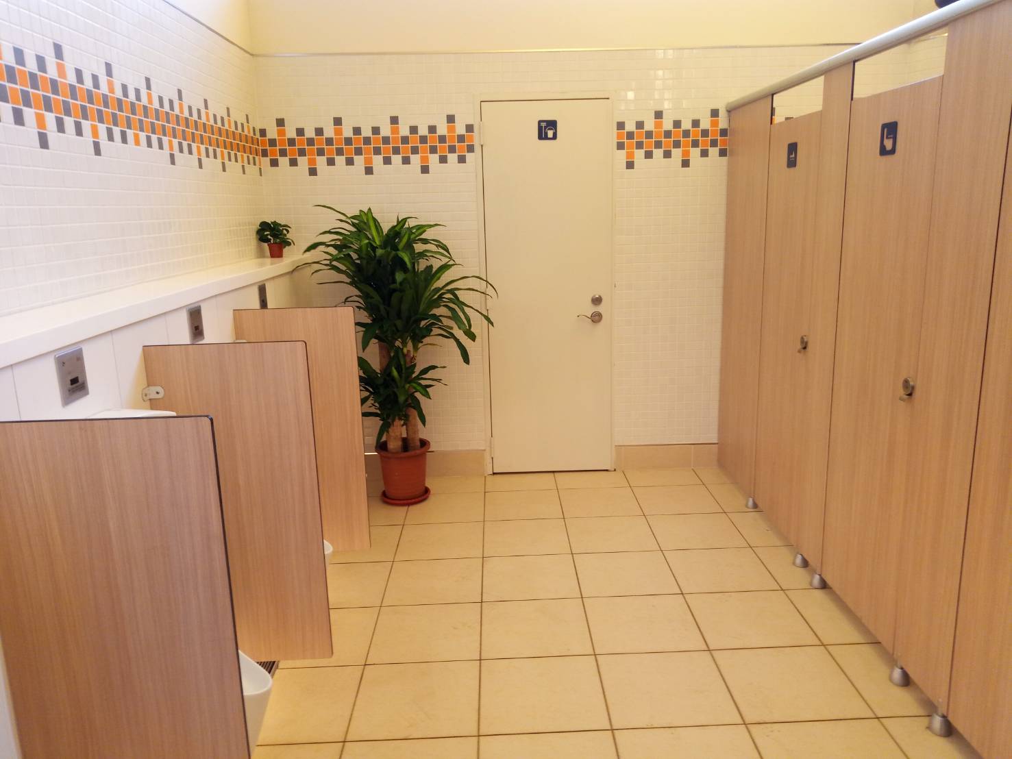 Kh&aacute;ch Việt trầm trồ khi bước v&agrave;o nh&agrave; sinh c&ocirc;ng cộng ở Đ&agrave;i Loan, nhận x&eacute;t: 