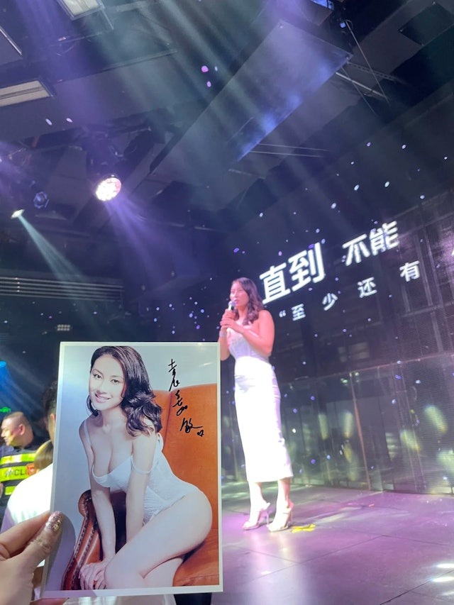 Hoa hậu vứt bỏ thể diện bán ảnh nóng tràn lan trên MXH, cuộc sống thê thảm không ngờ- Ảnh 3. Hoa hậu vứt bỏ thể diện bán ảnh nóng tràn lan trên MXH, cuộc sống thê thảm không ngờ- Ảnh 3.