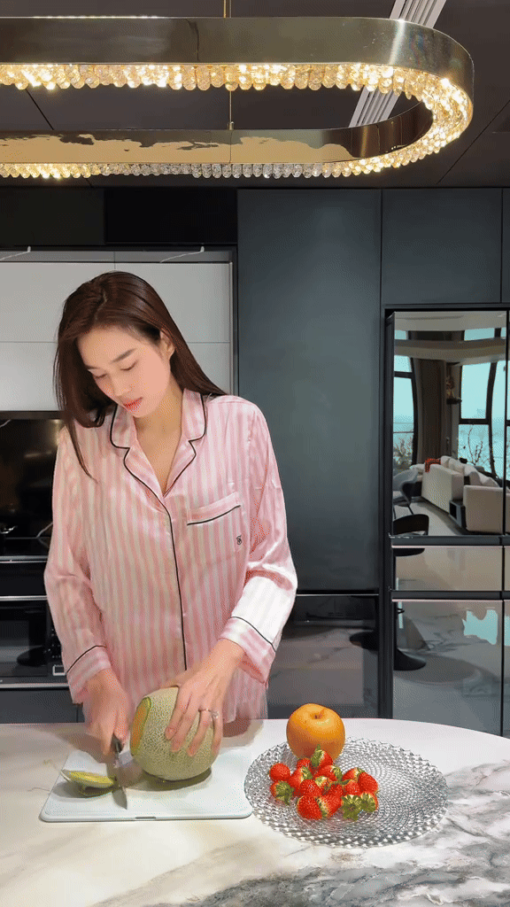 Cận v&ograve;ng 2 của Đỗ H&agrave; giữa l&uacute;c vướng tin đang mang thai- Ảnh 2.