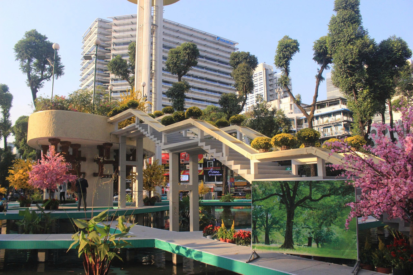 Hồ Con R&ugrave;a sơn lại m&agrave;u kh&aacute;c sau tranh c&atilde;i- Ảnh 3.