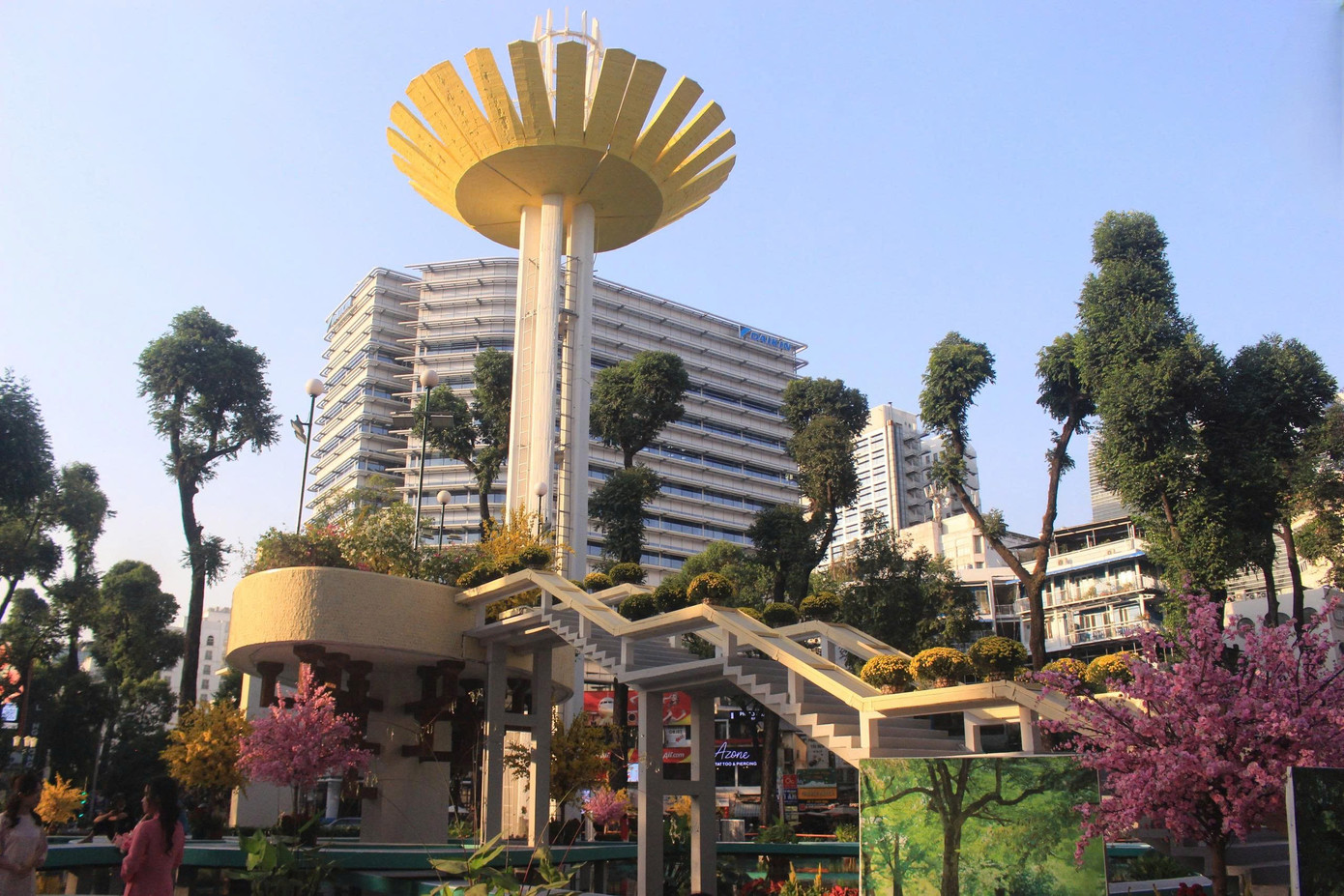 Hồ Con R&ugrave;a sơn lại m&agrave;u kh&aacute;c sau tranh c&atilde;i- Ảnh 7.