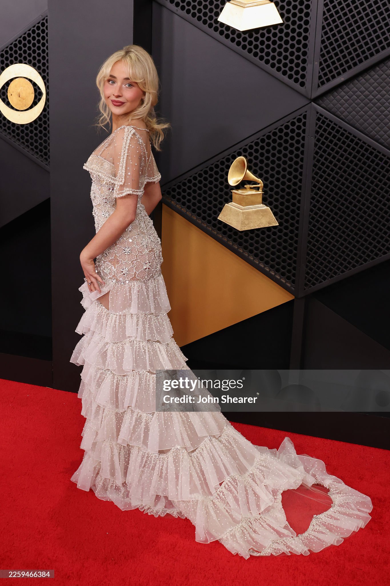 Si&ecirc;u thảm đỏ Grammy 2026: Cả thế giới 