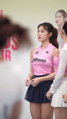 Ngoại h&igrave;nh xinh hết nấc nhưng em Kim 