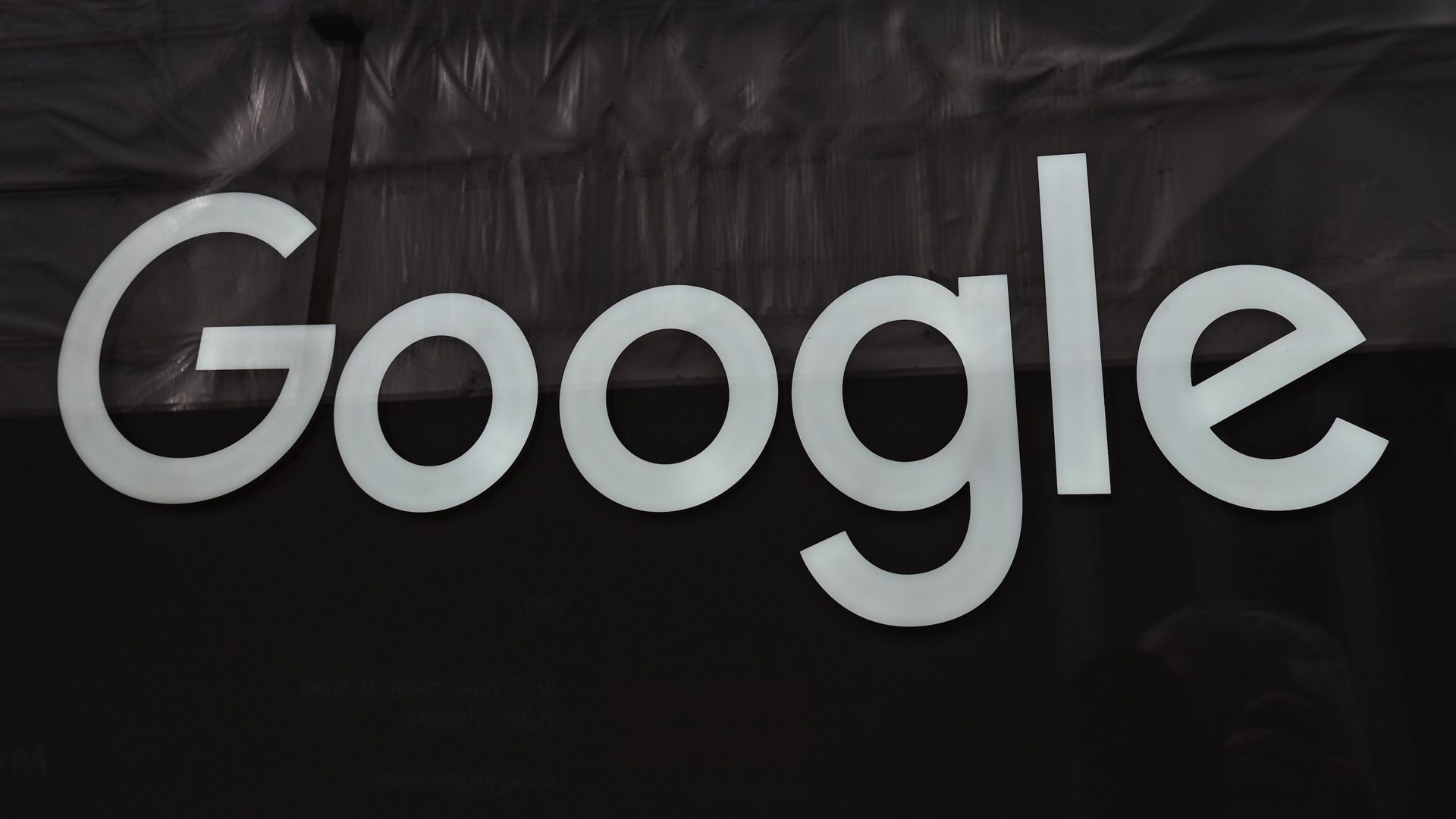 B&aacute;n 2.000 trang t&agrave;i liệu c&ocirc;ng nghệ AI sang Trung Quốc, cựu kỹ sư Google đối mặt h&agrave;ng chục năm t&ugrave;- Ảnh 1.