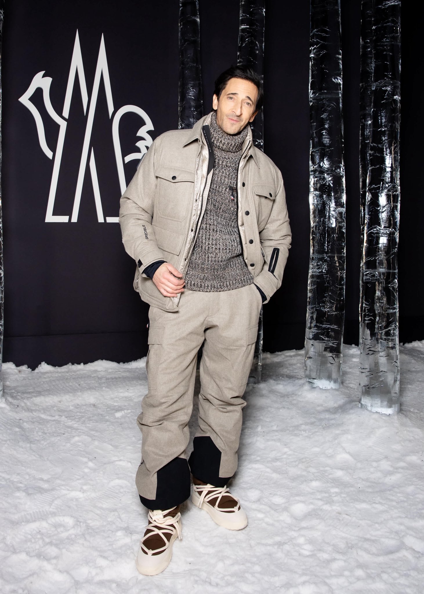 Fashion show giữa n&uacute;i tuyết khiến d&agrave;n sao phải &ldquo;liều m&igrave;nh&rdquo; trong đ&ecirc;m tối, Jennie bị lu mờ trước cảnh đẹp c&oacute; một kh&ocirc;ng hai- Ảnh 10.