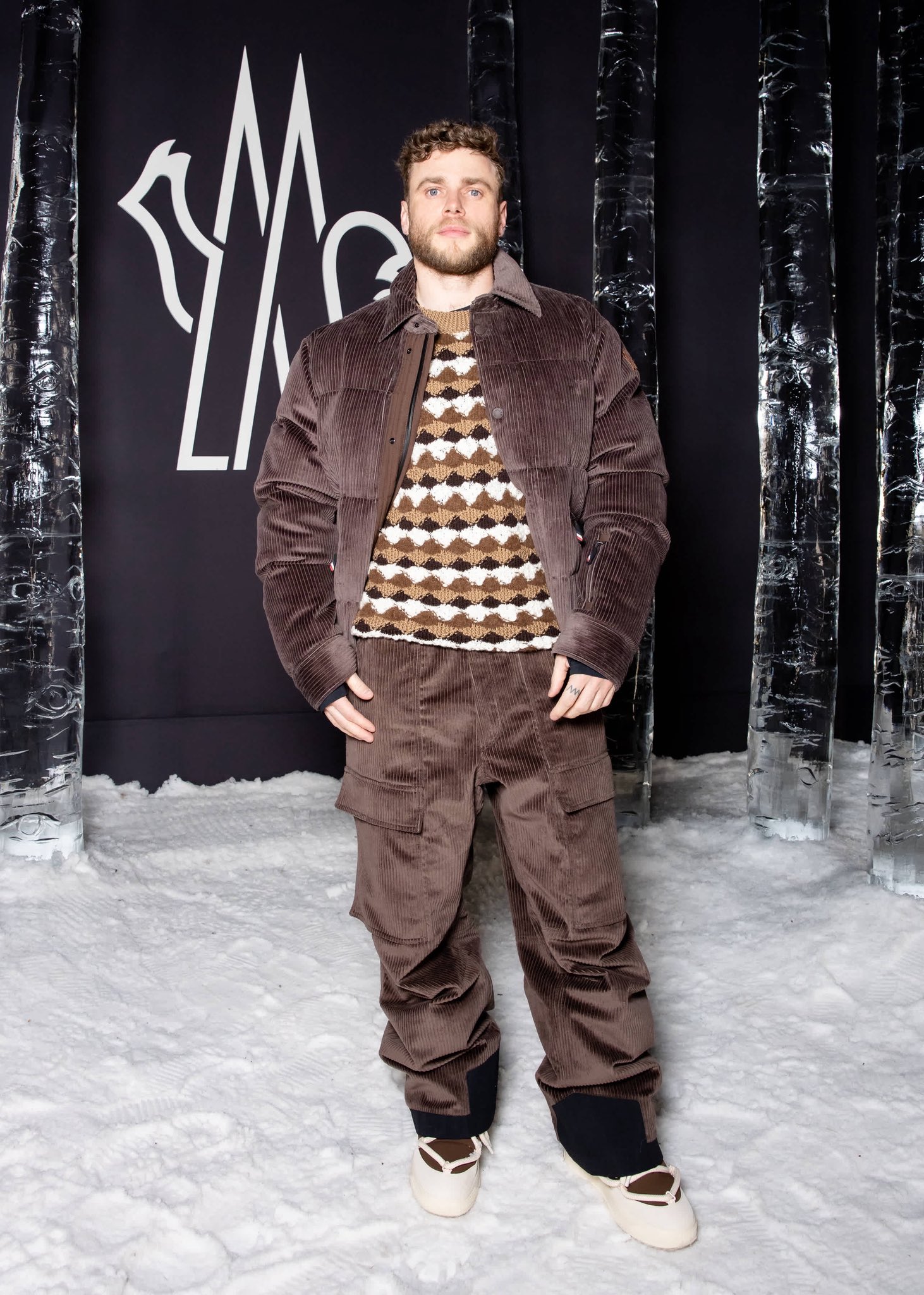 Fashion show giữa n&uacute;i tuyết khiến d&agrave;n sao phải &ldquo;liều m&igrave;nh&rdquo; trong đ&ecirc;m tối, Jennie bị lu mờ trước cảnh đẹp c&oacute; một kh&ocirc;ng hai- Ảnh 6.