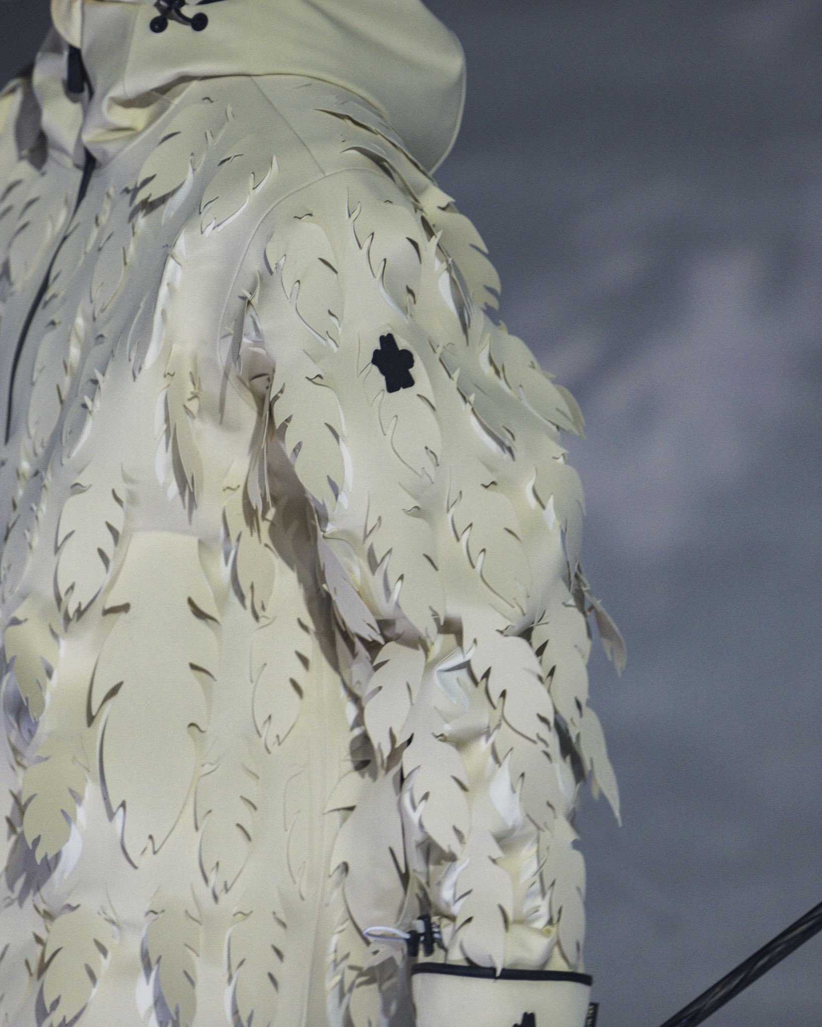 Fashion show giữa n&uacute;i tuyết khiến d&agrave;n sao phải &ldquo;liều m&igrave;nh&rdquo; trong đ&ecirc;m tối, Jennie bị lu mờ trước cảnh đẹp c&oacute; một kh&ocirc;ng hai- Ảnh 18.