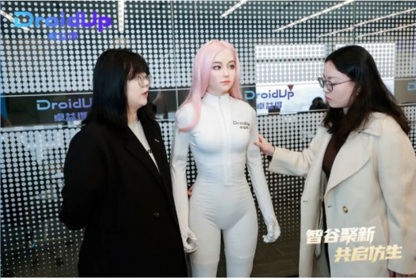 Trung Quốc ra mắt sản phẩm khiến thế giới cho&aacute;ng v&aacute;ng: C&oacute; th&acirc;n nhiệt y như con người, gi&aacute; kh&ocirc;ng dưới 4 tỷ- Ảnh 1.