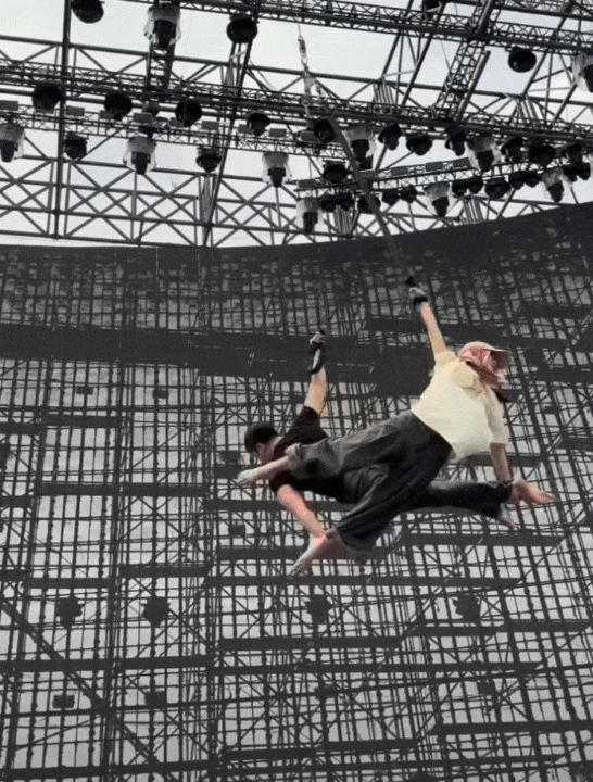 Người đ&agrave;n &ocirc;ng được t&igrave;m kiếm nhiều nhất trong fan concert H&ograve;a Minzy- Ảnh 5.