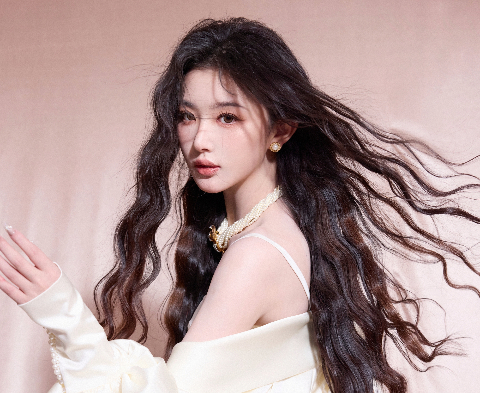 Cả showbiz chưa thấy ai d&aacute;m ch&ecirc; mỹ nh&acirc;n n&agrave;y: Nhan sắc qu&yacute; hơn kim cương ch&acirc;u b&aacute;u, thua c&ocirc;ng ch&uacute;a mỗi c&aacute;i t&ecirc;n- Ảnh 4.