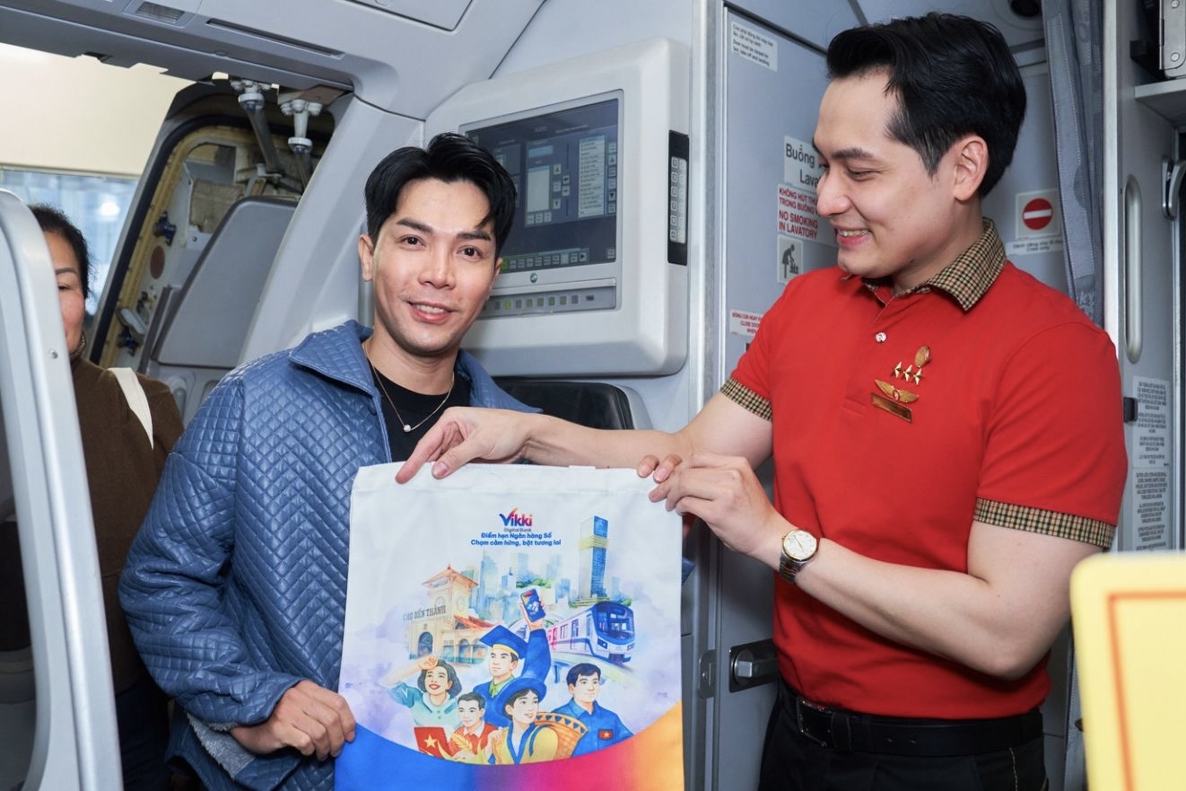 Trải nghiệm kh&ocirc;ng kh&iacute; lễ hội rộn r&agrave;ng tr&ecirc;n những chuyến bay Vietjet- Ảnh 2.