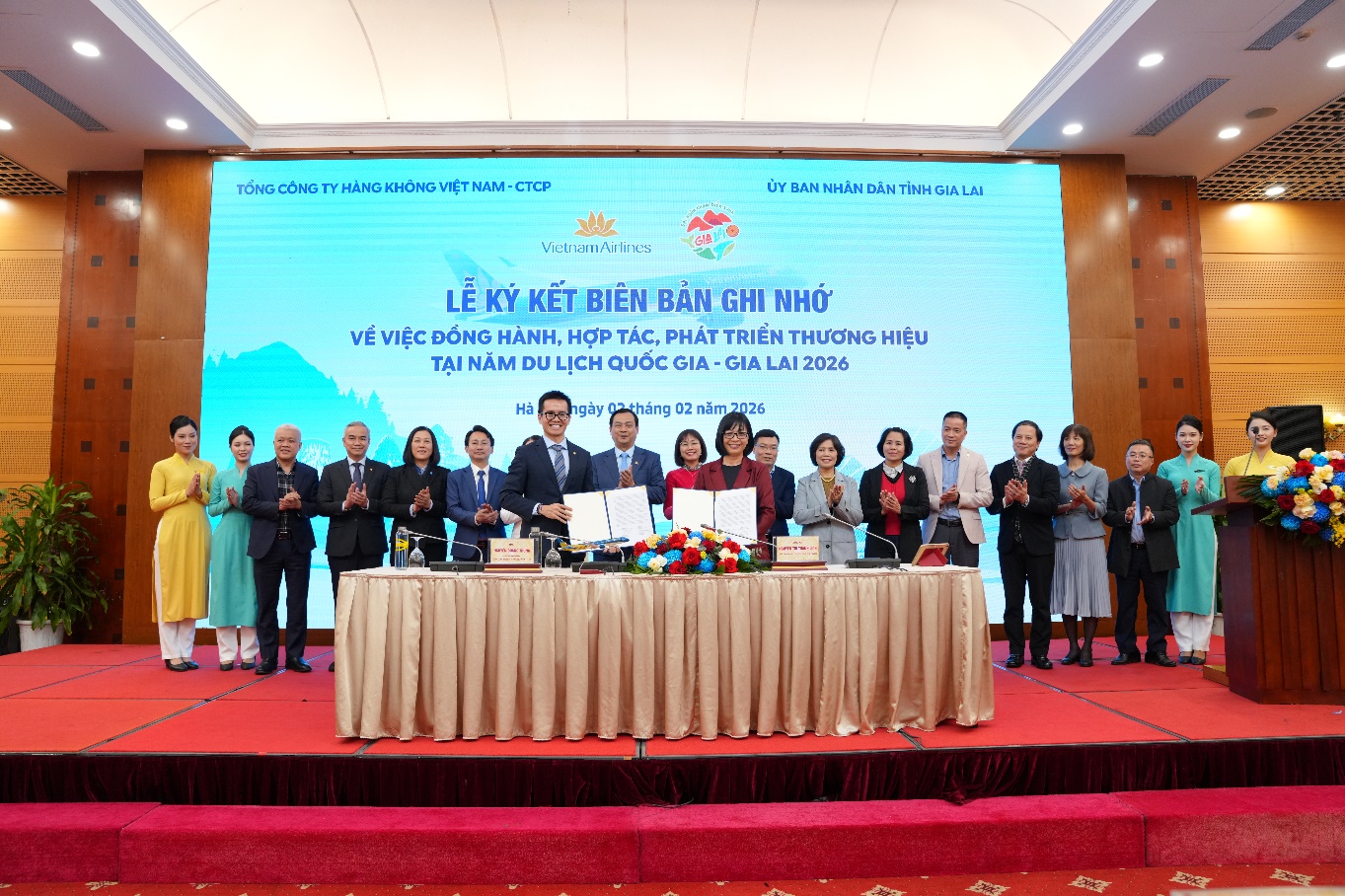 Vietnam Airlines hợp tác cùng Cục Du lịch Quốc gia Việt Nam ra mắt chuỗi hoạt động “Bay cao khát vọng Việt Nam”- Ảnh 2. Vietnam Airlines hợp tác cùng Cục Du lịch Quốc gia Việt Nam ra mắt chuỗi hoạt động “Bay cao khát vọng Việt Nam”- Ảnh 2.