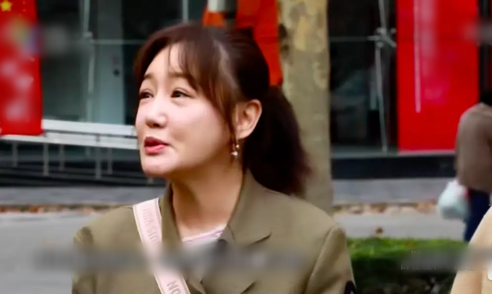 Người phụ nữ SN 1978 bỏ 2,5 tỷ đồng mua 2kg v&agrave;ng, 12 năm sau đến ng&agrave;y lập đỉnh đem đi b&aacute;n th&igrave; được b&aacute;o: &ldquo;Chị kh&ocirc;ng n&ecirc;n l&agrave;m vậy&rdquo;- Ảnh 2.