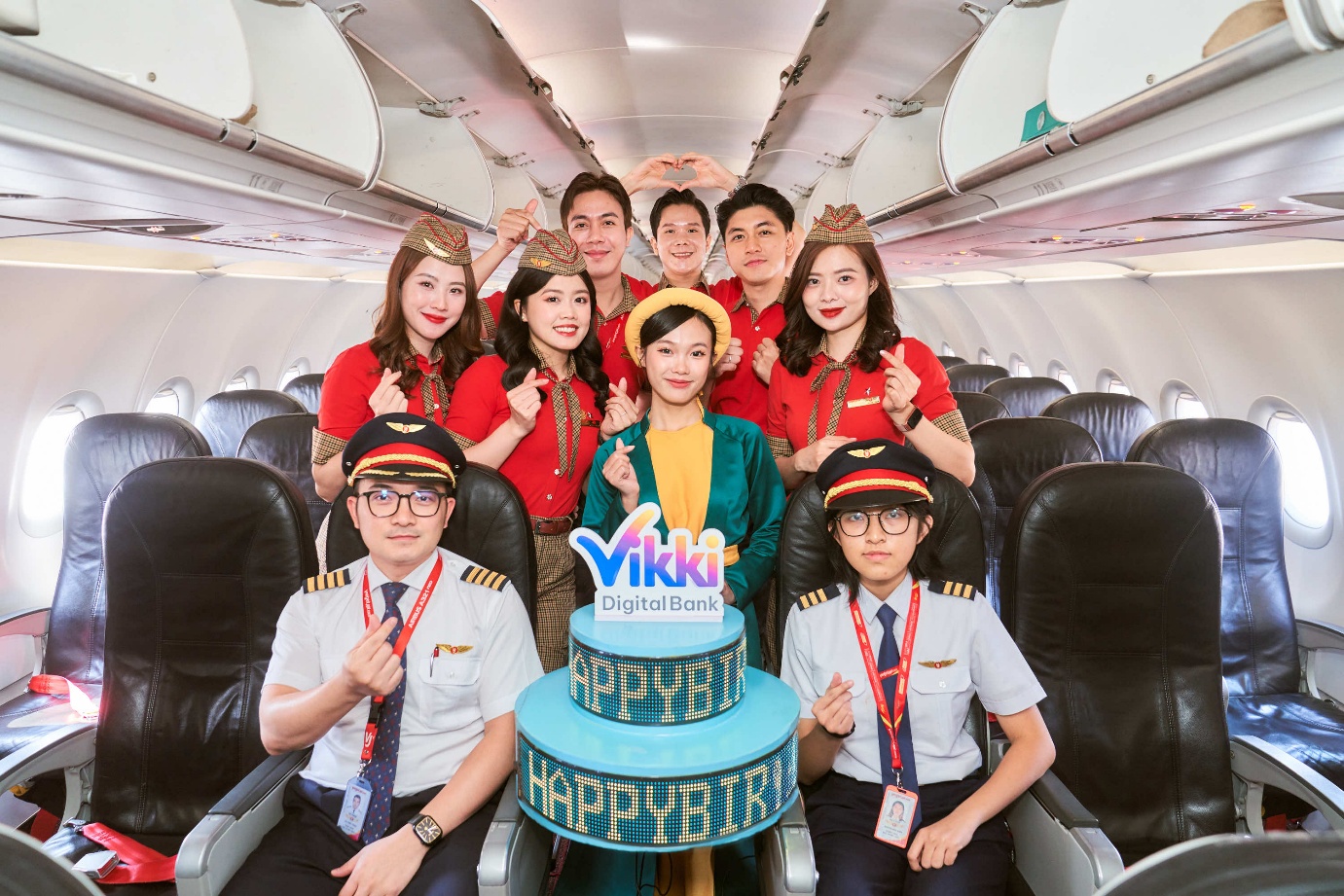 Trải nghiệm kh&ocirc;ng kh&iacute; lễ hội rộn r&agrave;ng tr&ecirc;n những chuyến bay Vietjet- Ảnh 4.