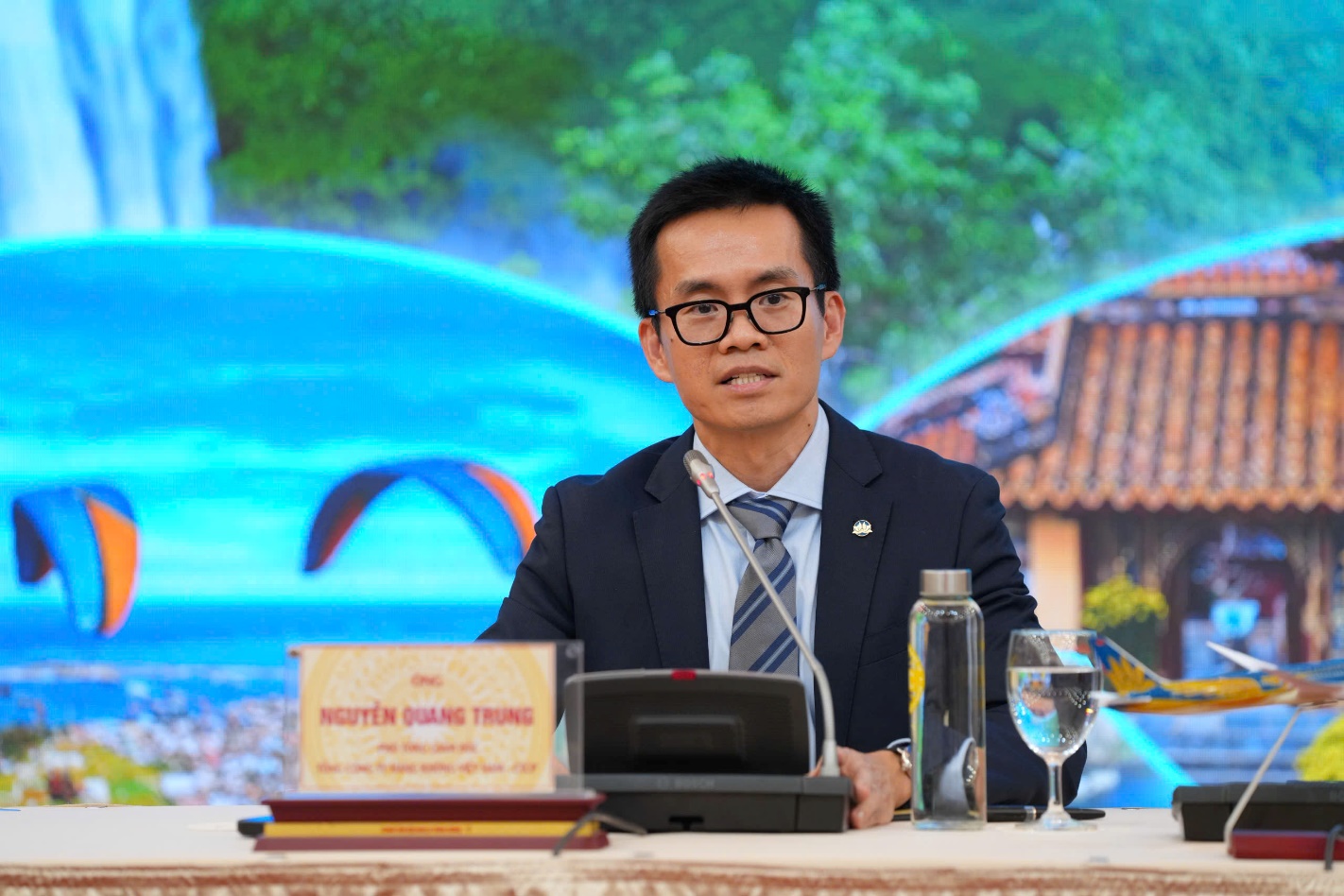 Vietnam Airlines hợp tác cùng Cục Du lịch Quốc gia Việt Nam ra mắt chuỗi hoạt động “Bay cao khát vọng Việt Nam”- Ảnh 4. Vietnam Airlines hợp tác cùng Cục Du lịch Quốc gia Việt Nam ra mắt chuỗi hoạt động “Bay cao khát vọng Việt Nam”- Ảnh 4.